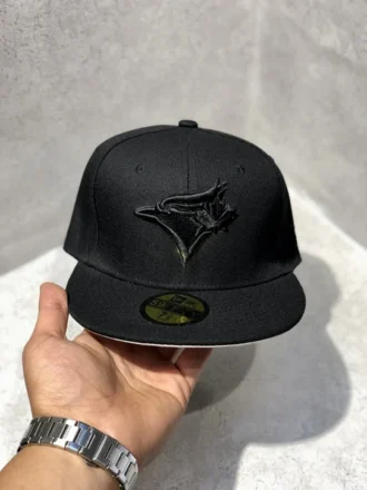 کلاه کپ برند New Era فیت بک سایز 1/8 7 طرح Jay مشکی